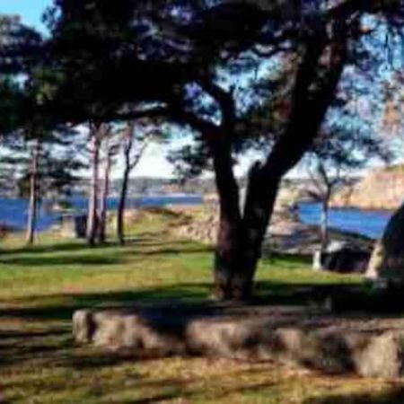 Idyllisk Lite Anneks Med Enestaende Uteplass Larvik Exterior photo